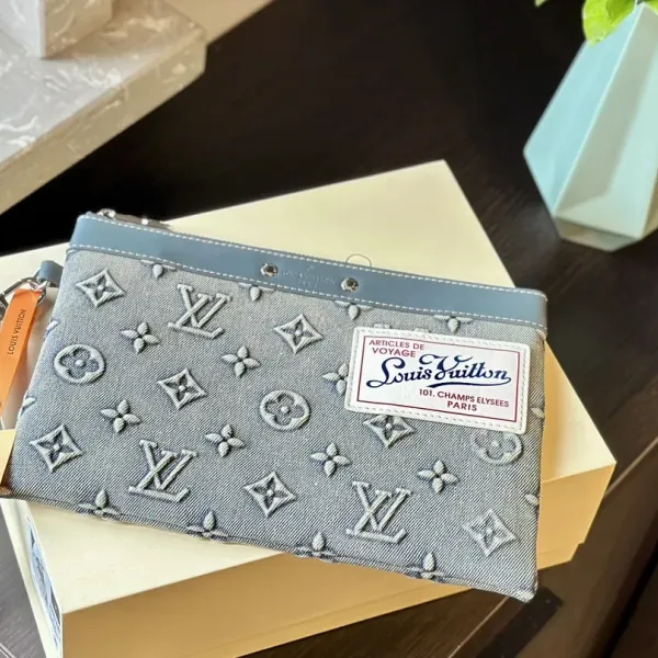 【2026】LV【LOUIS VUITTON 公式 旗艦店】 ルイヴィトン クラッチバッグ 当日出荷 好評に付き再入荷!27*18CM 241101 【2026】LV【LOUIS VUITTON 公式 旗艦店】 ルイヴィトン クラッチバッグ 当日出荷 好評に付き再入荷!27*18CM 241101