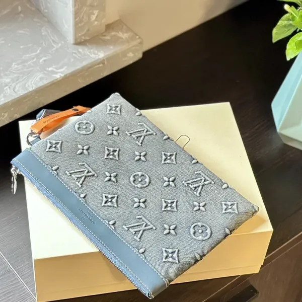 【2026】LV【LOUIS VUITTON 公式 旗艦店】 ルイヴィトン クラッチバッグ 当日出荷 好評に付き再入荷!27*18CM 241101 【2026】LV【LOUIS VUITTON 公式 旗艦店】 ルイヴィトン クラッチバッグ 当日出荷 好評に付き再入荷!27*18CM 241101