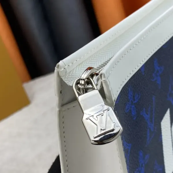 【2026】LV【LOUIS VUITTON 公式 旗艦店】 ルイヴィトン クラッチバッグ 当日出荷 好評に付き再入荷!24*21*6CM 241101 【2026】LV【LOUIS VUITTON 公式 旗艦店】 ルイヴィトン クラッチバッグ 当日出荷 好評に付き再入荷!24*21*6CM 241101