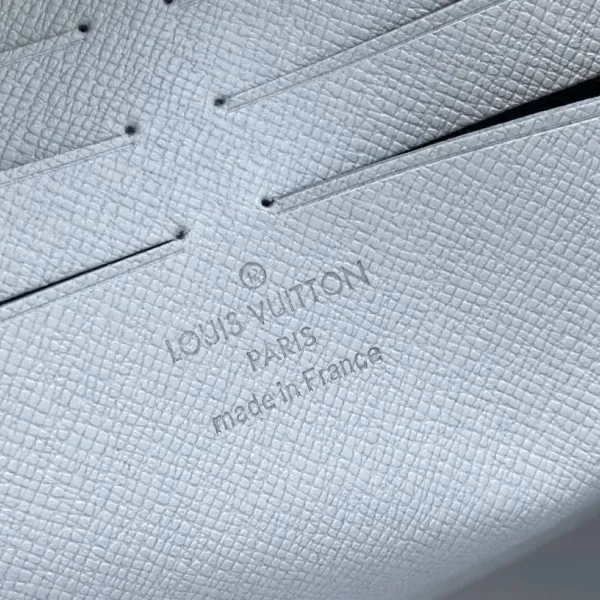 【2026】LV【LOUIS VUITTON 公式 旗艦店】 ルイヴィトン クラッチバッグ 当日出荷 好評に付き再入荷!24*21*6CM 241101 【2026】LV【LOUIS VUITTON 公式 旗艦店】 ルイヴィトン クラッチバッグ 当日出荷 好評に付き再入荷!24*21*6CM 241101