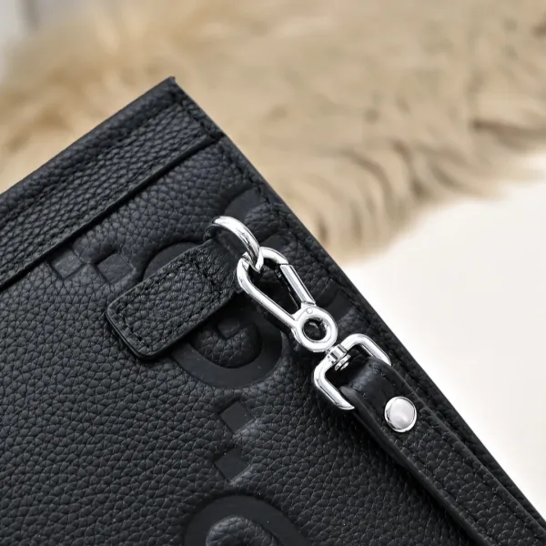 【2026】【GUCCI  公式 旗艦店】 グッチ   クラッチバッグ 当日出荷 好評に付き再入荷！27*20*5CM  241101