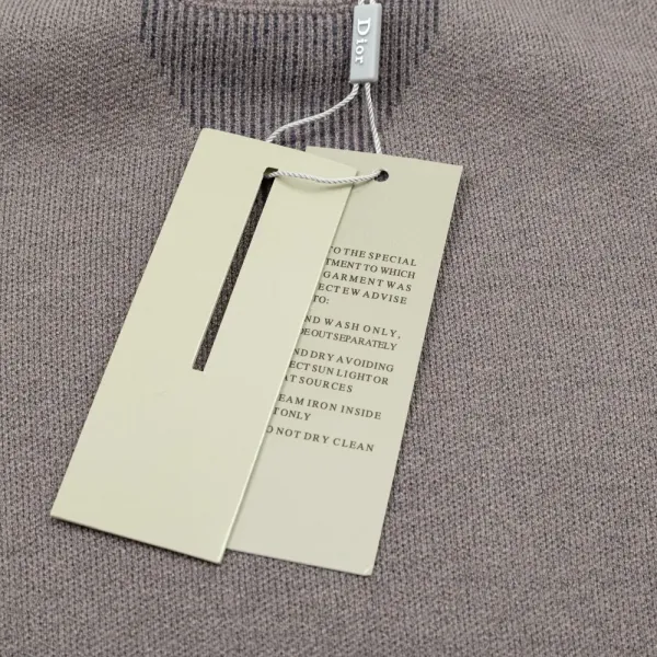 【2026】【DIOR 公式旗艦店】ディオール セーター好評に付き再入荷! 241031 【2026】【DIOR 公式旗艦店】ディオール セーター好評に付き再入荷! 241031