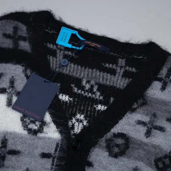 【2026】LV 【LOUIS VUITTON 公式旗艦店】ルイヴィトン セーター好評に付き再入荷! 241029 【2026】LV 【LOUIS VUITTON 公式旗艦店】ルイヴィトン セーター好評に付き再入荷! 241029