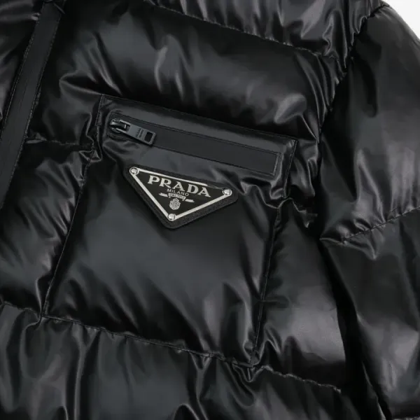 【2026】【PRADA  公式旗艦店】プラダ  ダウンジャケット好評に付き再入荷！ 241026