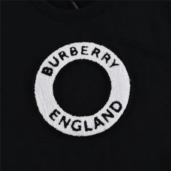 【2026】【BURBERRY   公式旗艦店】バーバリー   丸首の衛衣 スウェットご好評に付き再入荷 241025