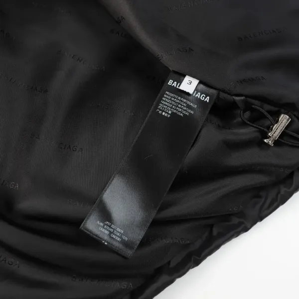 【2026】【BALENCIAGA 公式旗艦店】バレンシアガ ダウンジャケット ご好評に付き再入荷!241024 【2026】【BALENCIAGA 公式旗艦店】バレンシアガ ダウンジャケット ご好評に付き再入荷!241024