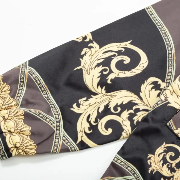 【2026】【VERSACE 公式旗艦店】ヴェルサーチ ジャケット着 ご好評に付き再入荷!241022 【2026】【VERSACE 公式旗艦店】ヴェルサーチ ジャケット着 ご好評に付き再入荷!241022