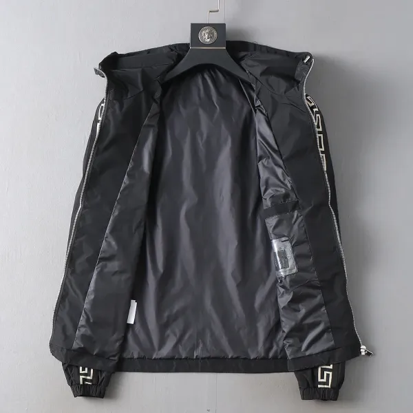 【2026】【VERSACE 公式旗艦店】ヴェルサーチ ジャケット着 ご好評に付き再入荷!241022 【2026】【VERSACE 公式旗艦店】ヴェルサーチ ジャケット着 ご好評に付き再入荷!241022