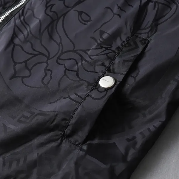 【2026】【VERSACE 公式旗艦店】ヴェルサーチ ジャケット着 ご好評に付き再入荷!241022 【2026】【VERSACE 公式旗艦店】ヴェルサーチ ジャケット着 ご好評に付き再入荷!241022