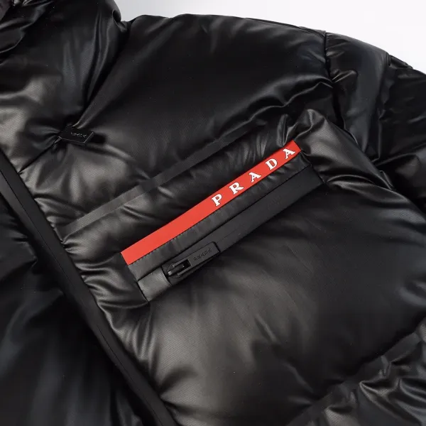 【2026】【PRADA 公式旗艦店】プラダ ダウンジャケット 好評に付き再入荷! 271017 【2026】【PRADA 公式旗艦店】プラダ ダウンジャケット 好評に付き再入荷! 271017