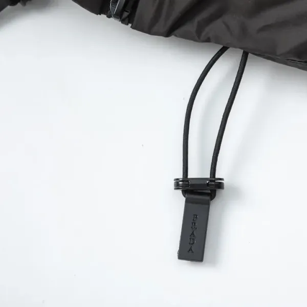 【2026】【PRADA  公式旗艦店】プラダ  ダウンジャケット 好評に付き再入荷！ 271017