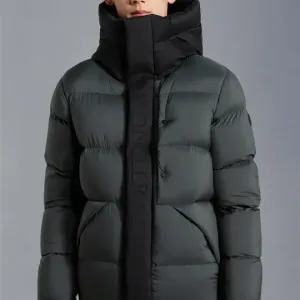 【2026】MONCLER★Madeira ショートダウンジャケット 241016 【2026】MONCLER★Madeira ショートダウンジャケット 241016