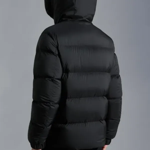 【2026】MONCLER★Madeira ショートダウンジャケット 241016 【2026】MONCLER★Madeira ショートダウンジャケット 241016