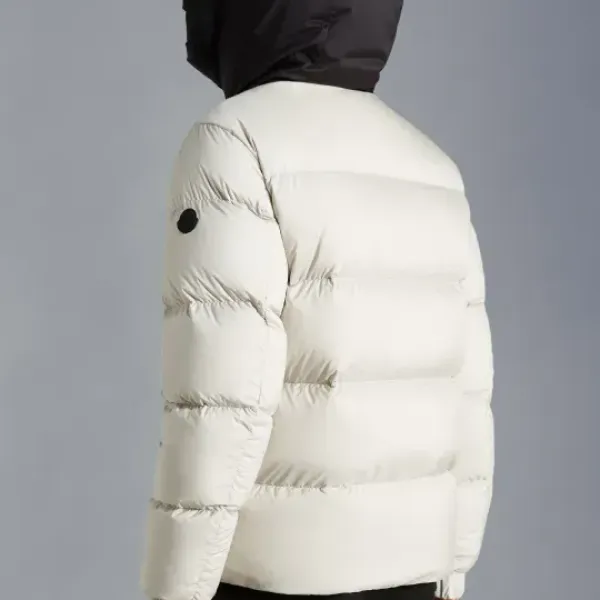 【2026】MONCLER★Madeira ショートダウンジャケット 241016 【2026】MONCLER★Madeira ショートダウンジャケット 241016