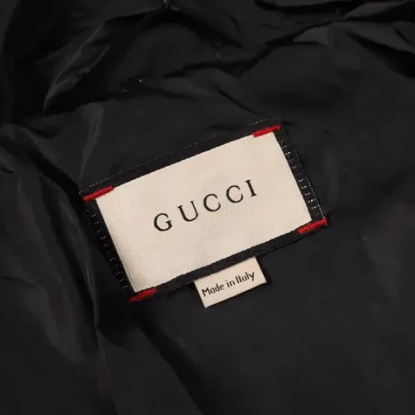 【2026】GUCCI グッチ GG パターン フロントボタン ダウンジャケット ブラック 241016 【2026】GUCCI グッチ GG パターン フロントボタン ダウンジャケット ブラック 241016