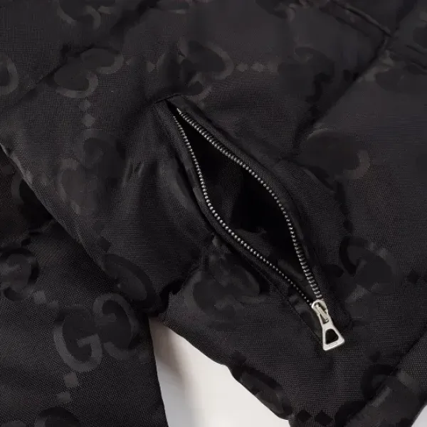 【2026】GUCCI グッチ GG パターン フロントボタン ダウンジャケット ブラック 241016 【2026】GUCCI グッチ GG パターン フロントボタン ダウンジャケット ブラック 241016