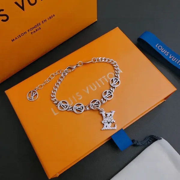 【2026】LV【LOUIS VUITTON】ブレスレット、ファッションシンプルなスタイル 241015 【2026】LV【LOUIS VUITTON】ブレスレット、ファッションシンプルなスタイル 241015