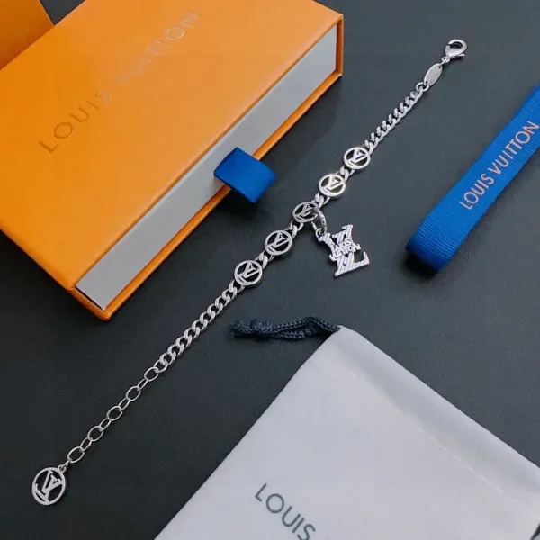 【2026】LV【LOUIS VUITTON】ブレスレット、ファッションシンプルなスタイル 241015 【2026】LV【LOUIS VUITTON】ブレスレット、ファッションシンプルなスタイル 241015