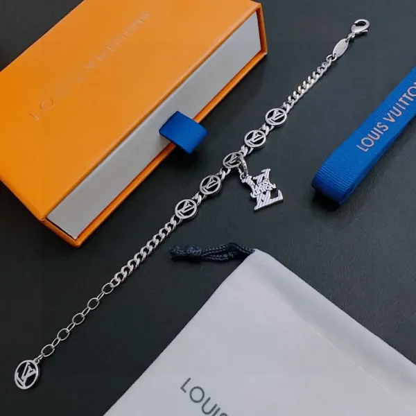 【2026】LV【LOUIS VUITTON】ブレスレット、ファッションシンプルなスタイル 241015 【2026】LV【LOUIS VUITTON】ブレスレット、ファッションシンプルなスタイル 241015