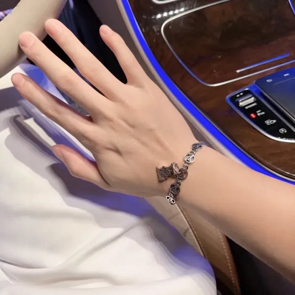 【2026】LV【LOUIS VUITTON】ブレスレット、ファッションシンプルなスタイル 241015 【2026】LV【LOUIS VUITTON】ブレスレット、ファッションシンプルなスタイル 241015