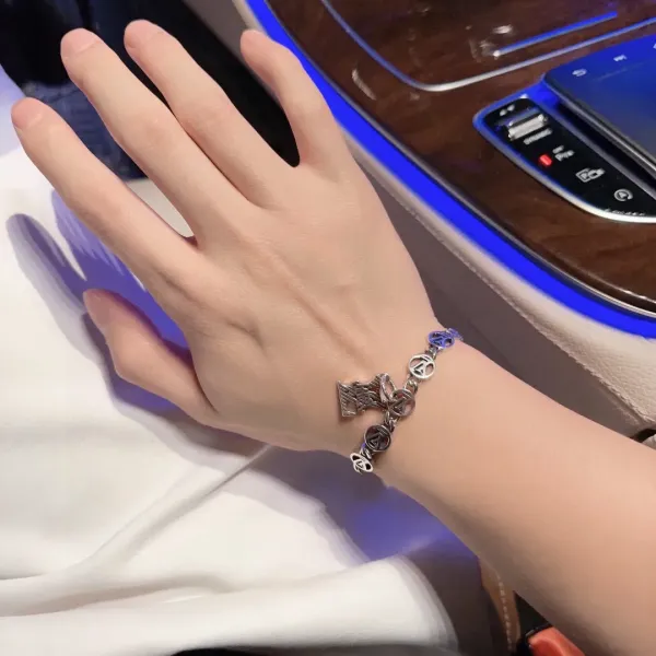 【2026】LV【LOUIS VUITTON】ブレスレット、ファッションシンプルなスタイル 241015 【2026】LV【LOUIS VUITTON】ブレスレット、ファッションシンプルなスタイル 241015