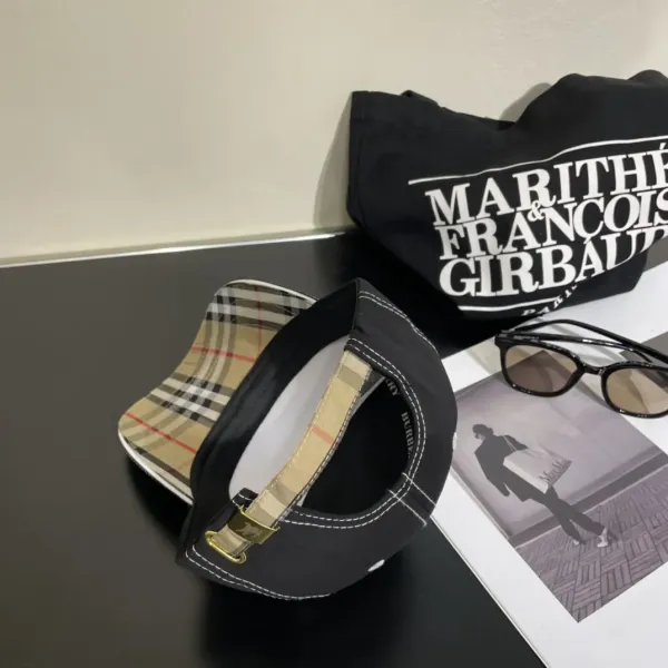 【2026】【BURBERRY  バーバリー】【数量限定】 野球帽 / ハット 241011