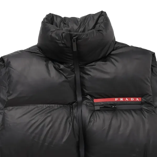 【2026】【PRADA 公式旗艦店】プラダ ダウンベスト 当日出荷 好評に付き再入荷!241009 【2026】【PRADA 公式旗艦店】プラダ ダウンベスト 当日出荷 好評に付き再入荷!241009