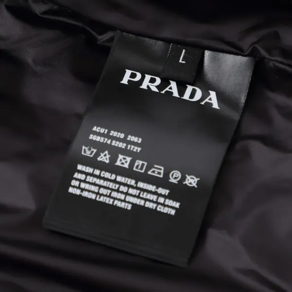 【2026】【PRADA 公式旗艦店】プラダ ダウンベスト 当日出荷 好評に付き再入荷!241009 【2026】【PRADA 公式旗艦店】プラダ ダウンベスト 当日出荷 好評に付き再入荷!241009