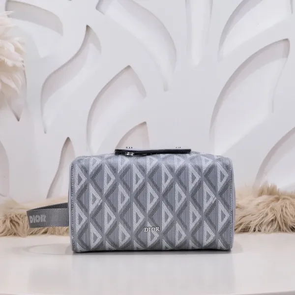 【2026】 【DIOR公式旗艦店】ディオール ハンドバッグ 当日出荷 好評に付き再入荷!21.5*12.5*10.5CM 241007 【2026】 【DIOR公式旗艦店】ディオール ハンドバッグ 当日出荷 好評に付き再入荷!21.5*12.5*10.5CM 241007