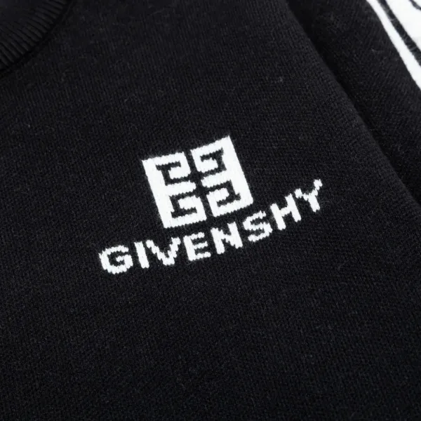 【2026】【GIVENCHY 公式旗艦店】ジバンシー セーター好評に付き再入荷! 240930 【2026】【GIVENCHY 公式旗艦店】ジバンシー セーター好評に付き再入荷! 240930