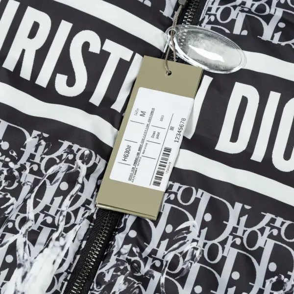 【2026】【DIOR 公式旗艦店】ディオール ダウンジャケット ご好評に付き再入荷!240927 【2026】【DIOR 公式旗艦店】ディオール ダウンジャケット ご好評に付き再入荷!240927