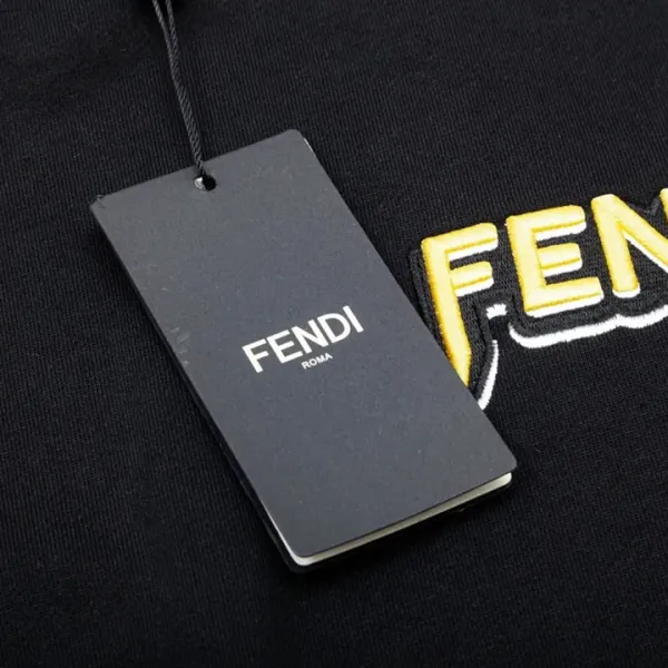 【2026】【FENDI 公式旗艦店】フェンディ 丸首の衛衣 スウェット ご好評に付き再入荷 240925 【2026】【FENDI 公式旗艦店】フェンディ 丸首の衛衣 スウェット ご好評に付き再入荷 240925