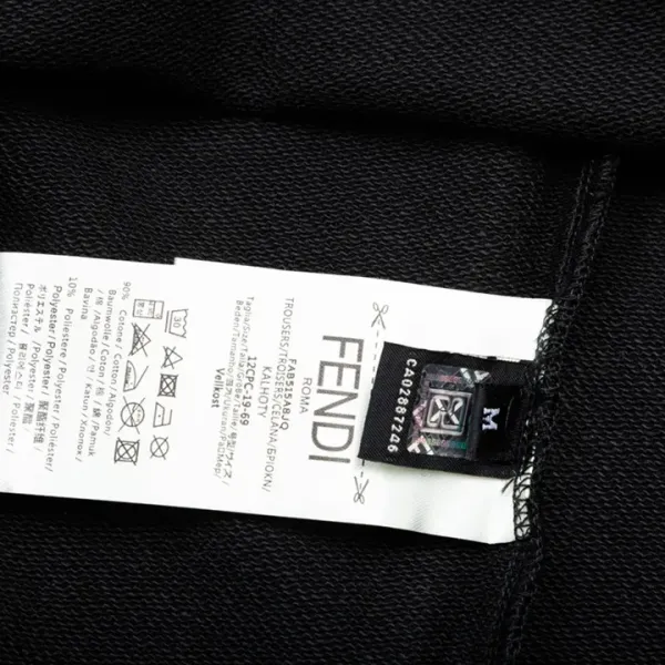 【2026】【FENDI 公式旗艦店】フェンディ 丸首の衛衣 スウェット ご好評に付き再入荷 240925 【2026】【FENDI 公式旗艦店】フェンディ 丸首の衛衣 スウェット ご好評に付き再入荷 240925