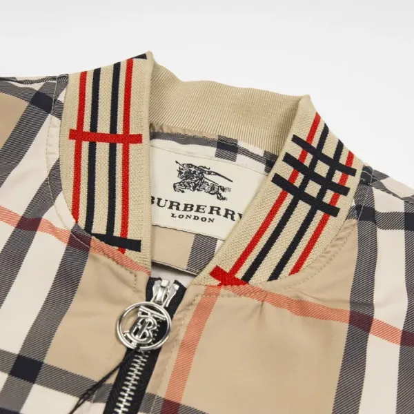 【2026】【BURBERRY 公式旗艦店】バーバリー  ジャケット着ご好評に付き再入荷！240924