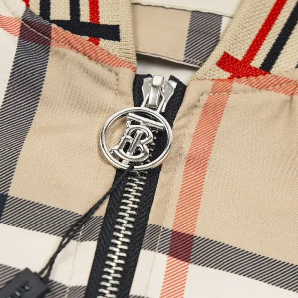 【2026】【BURBERRY 公式旗艦店】バーバリー  ジャケット着ご好評に付き再入荷！240924