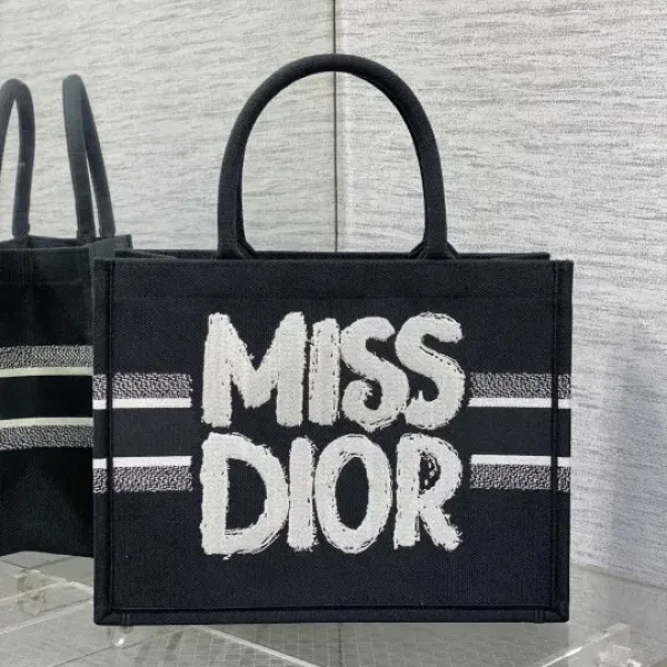 【2026】【DIOR】 ディオール MissDior刺繍柄春夏シリーズ 240919 【2026】【DIOR】 ディオール MissDior刺繍柄春夏シリーズ 240919