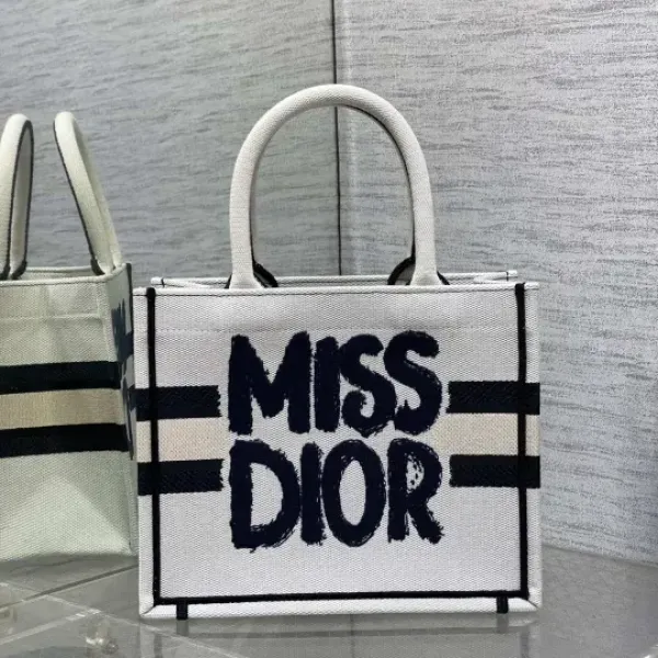 【2026】【DIOR】 ディオール MissDior刺繍柄春夏シリーズ 240919 【2026】【DIOR】 ディオール MissDior刺繍柄春夏シリーズ 240919