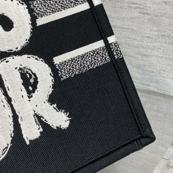 【2026】【DIOR】 ディオール MissDior刺繍柄春夏シリーズ 240919 【2026】【DIOR】 ディオール MissDior刺繍柄春夏シリーズ 240919