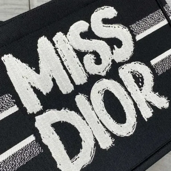 【2026】【DIOR】 ディオール MissDior刺繍柄春夏シリーズ 240919 【2026】【DIOR】 ディオール MissDior刺繍柄春夏シリーズ 240919