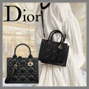 【2026】【DIOR】ディオール ブック トート スモール 26.5 x 21 x 14 CM 240919 【2026】【DIOR】ディオール ブック トート スモール 26.5 x 21 x 14 CM 240919
