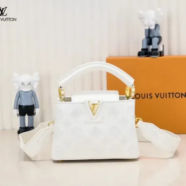 【2026】ルイヴィトン Louis Vuitton LV ブロデリー アングレーズ カプセル コレクション M20741 21 x 14 x8CM 240919 【2026】ルイヴィトン Louis Vuitton LV ブロデリー アングレーズ カプセル コレクション M20741 21 x 14 x8CM 240919
