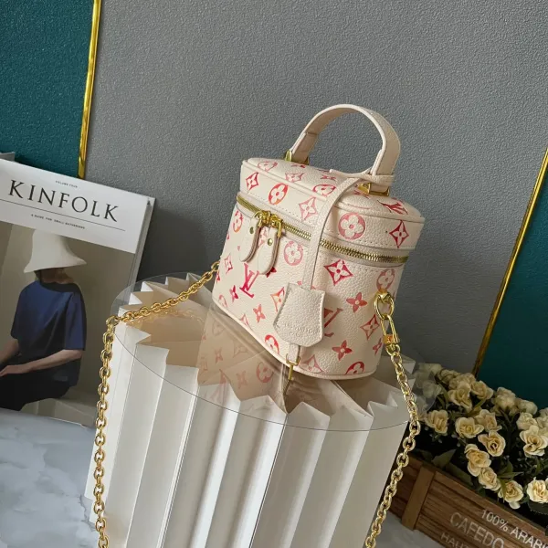 【2026】LV【LOUIS VUITTON 公式旗艦店】ルイヴィトン ハンドバッグ 当日出荷 好評に付き再入荷!19*14*10CM 270911 【2026】LV【LOUIS VUITTON 公式旗艦店】ルイヴィトン ハンドバッグ 当日出荷 好評に付き再入荷!19*14*10CM 270911