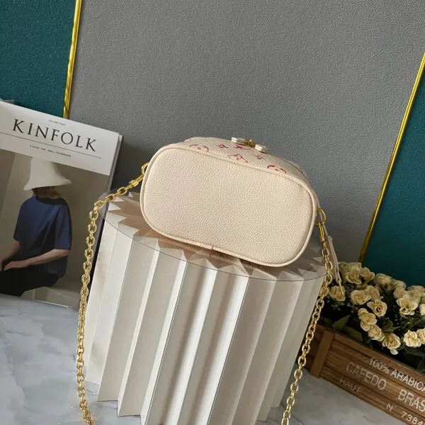 【2026】LV【LOUIS VUITTON 公式旗艦店】ルイヴィトン ハンドバッグ 当日出荷 好評に付き再入荷!19*14*10CM 270911 【2026】LV【LOUIS VUITTON 公式旗艦店】ルイヴィトン ハンドバッグ 当日出荷 好評に付き再入荷!19*14*10CM 270911