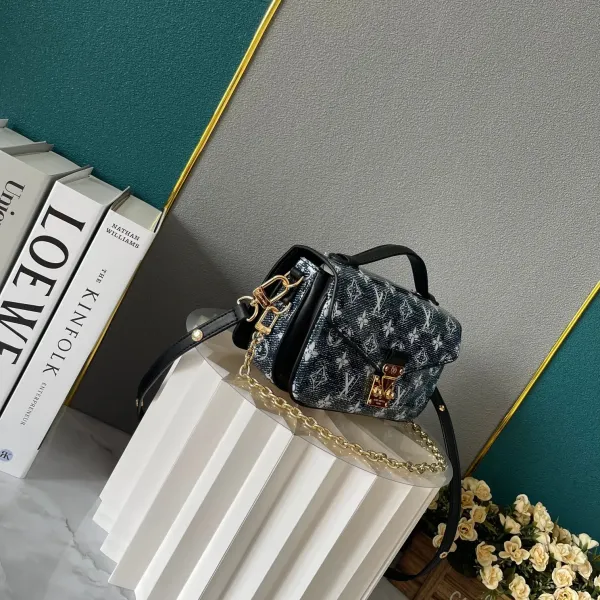 【2026】LV【LOUIS VUITTON 公式旗艦店】ルイヴィトン 斜めがけバッグ 当日出荷 好評に付き再入荷!21.5*6*13.5CM 240911 【2026】LV【LOUIS VUITTON 公式旗艦店】ルイヴィトン 斜めがけバッグ 当日出荷 好評に付き再入荷!21.5*6*13.5CM 240911