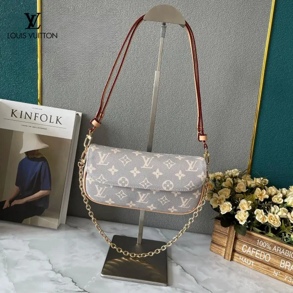 【2026】【LOUIS VUITTON 公式旗艦店】ルイヴィトン 斜めがけバッグ 当日出荷 好評に付き再入荷!21.5*6*13.5CM 240911 【2026】【LOUIS VUITTON 公式旗艦店】ルイヴィトン 斜めがけバッグ 当日出荷 好評に付き再入荷!21.5*6*13.5CM 240911