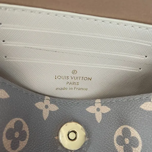 【2026】【LOUIS VUITTON 公式旗艦店】ルイヴィトン 斜めがけバッグ 当日出荷 好評に付き再入荷!21.5*6*13.5CM 240911 【2026】【LOUIS VUITTON 公式旗艦店】ルイヴィトン 斜めがけバッグ 当日出荷 好評に付き再入荷!21.5*6*13.5CM 240911