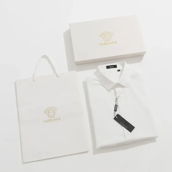 【2026】【VERSACE 公式旗艦店】ヴェルサーチ シャツ ご好評に付き再入荷 240831 【2026】【VERSACE 公式旗艦店】ヴェルサーチ シャツ ご好評に付き再入荷 240831