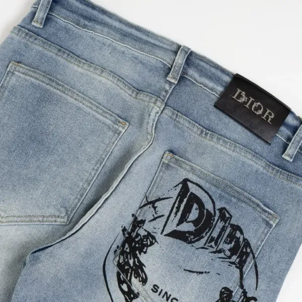 【2026】【DIOR 公式旗艦店】ディオール  ジーパン  ご好評に付き再入荷  240831