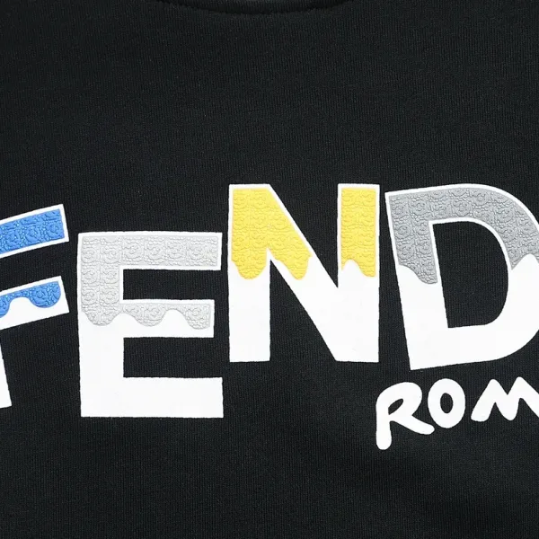 【2026】【FENDI 公式旗艦店】フェンディ 丸首の衛衣 スウェット ご好評に付き再入荷240829 【2026】【FENDI 公式旗艦店】フェンディ 丸首の衛衣 スウェット ご好評に付き再入荷240829