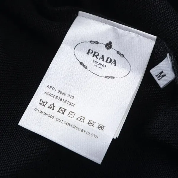 【2026】【PRADA 公式旗艦店】プラダ  丸首の衛衣 スウェットご好評に付き再入荷 240828